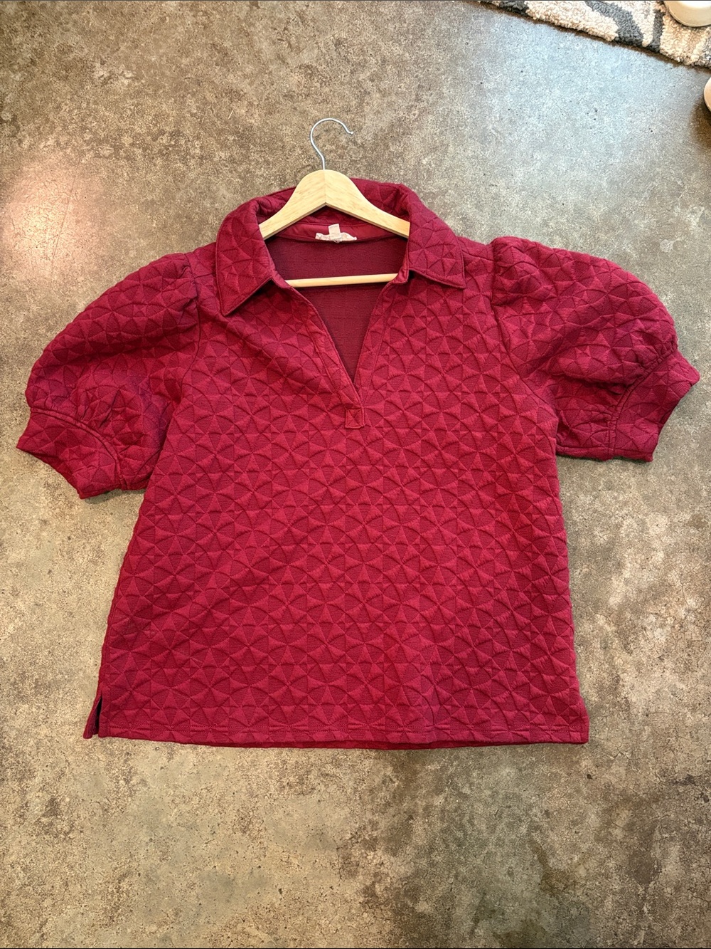 entro Quilted Puff-Sleeve Polo Top in Wine Red